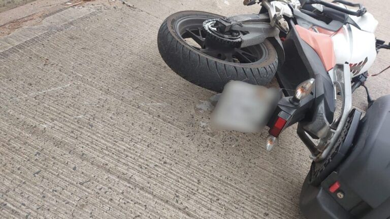 Motociclista morre após cair de viaduto