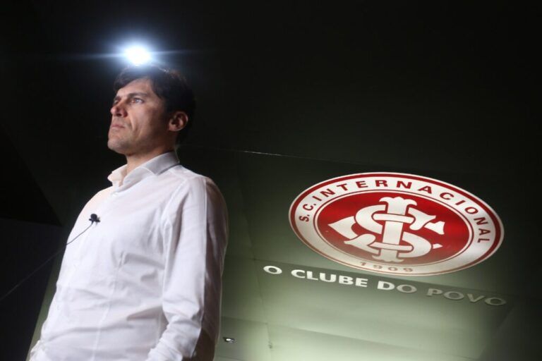 TRABALHO FRACO | Sem ver evolução nos últimos três meses, Internacional demite Cacique Medina