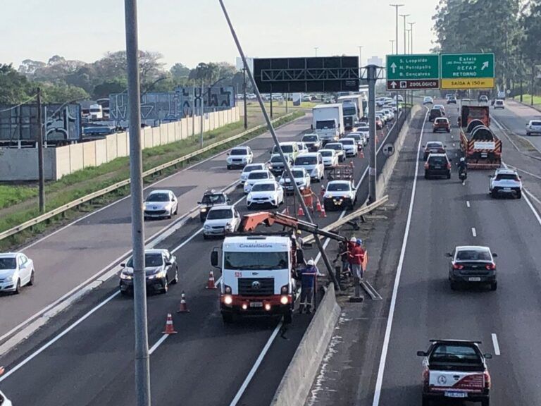 URGENTE CANOAS | BR-116 tem bloqueio após acidente