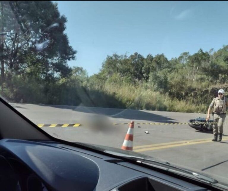Motociclista morre após colisão com carro