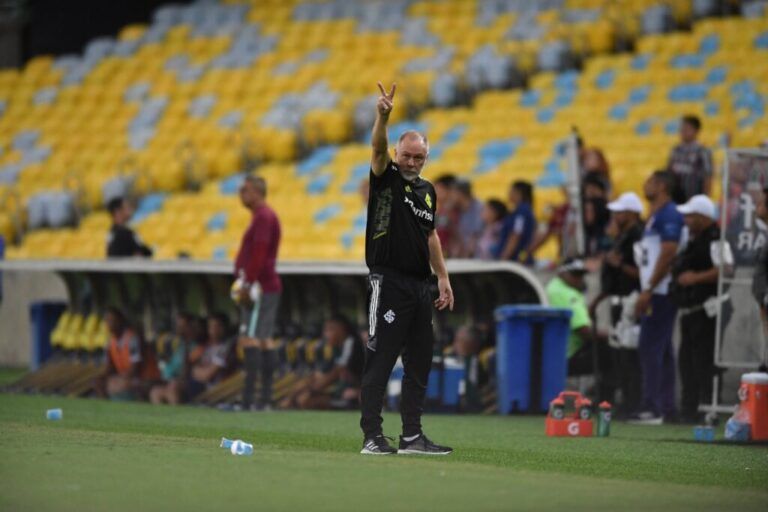 JOGO DECISIVO | Inter precisa de vitória contra o Independiente Medellin e Mano Manezes é a principal esperança