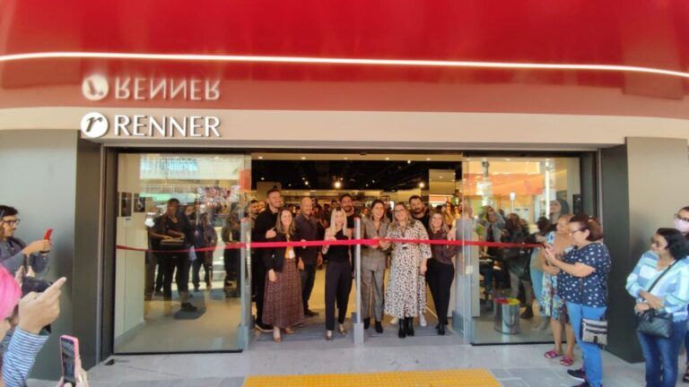 Renner é inaugurada com festa e fila em Sapucaia do Sul