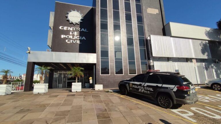 Durante estupro, pai cola fita adesiva na boca da filha para ela não gritar; Crime acontecia em Canoas