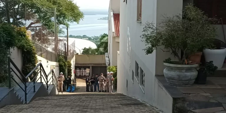 Cinco pessoas da mesma família são encontradas mortas dentro de casa