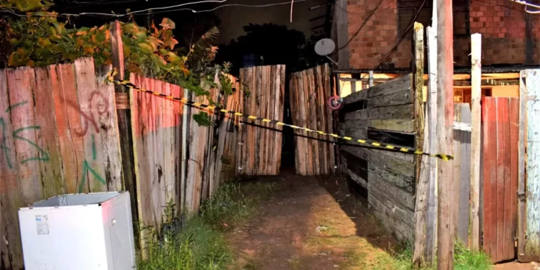 Estuprador é morto com mais de 10 tiros de espingarda dentro de casa