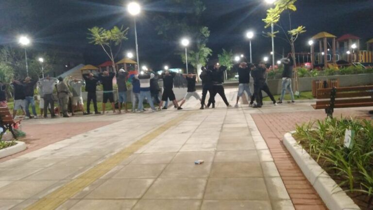 Vídeo mostra briga generalizada na nova praça do Centro de Sapucaia do Sul