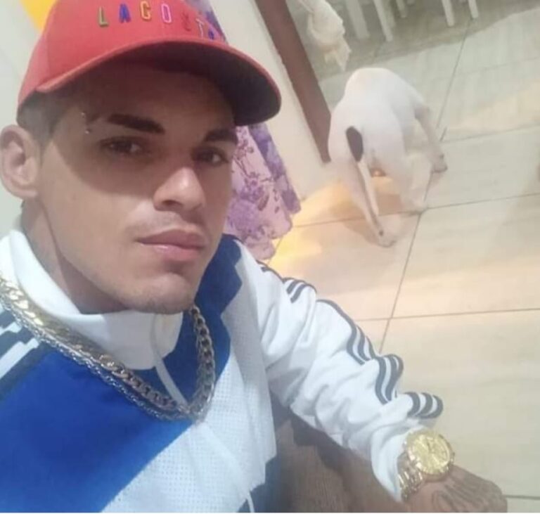 Polícia encontra corpo de jovem em matagal