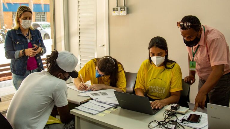 CANOAS | Sexta tem mutirão para ajudar imigrantes a acessarem serviços e colocarem os documentos em dia