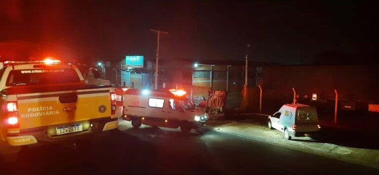 Homem morre após carro capotar na ERS-118, em Sapucaia do Sul 
