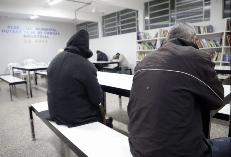 Moradores de rua passam a noite em abrigos de Canoas