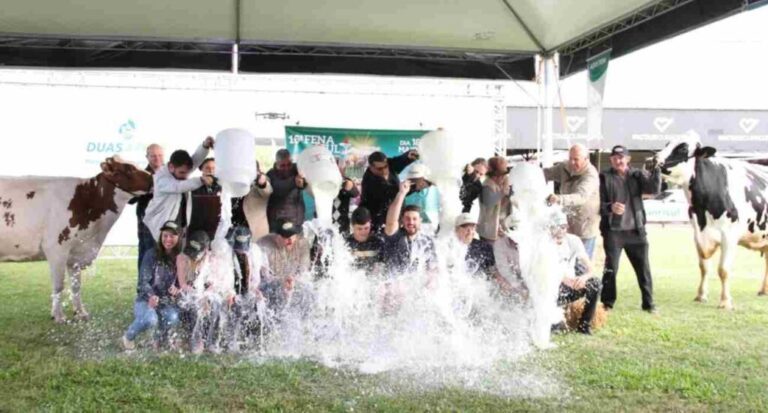 Produtores ganham banho de leite na Expoleite