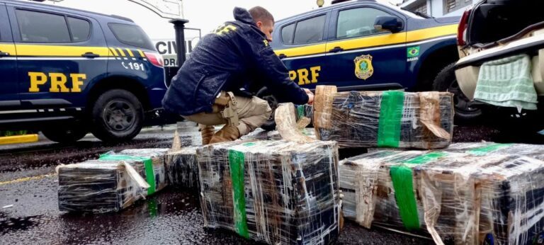 NA BR-386 | Cinco traficantes andavam com mais de 400 quilos de maconha dentro dos carros