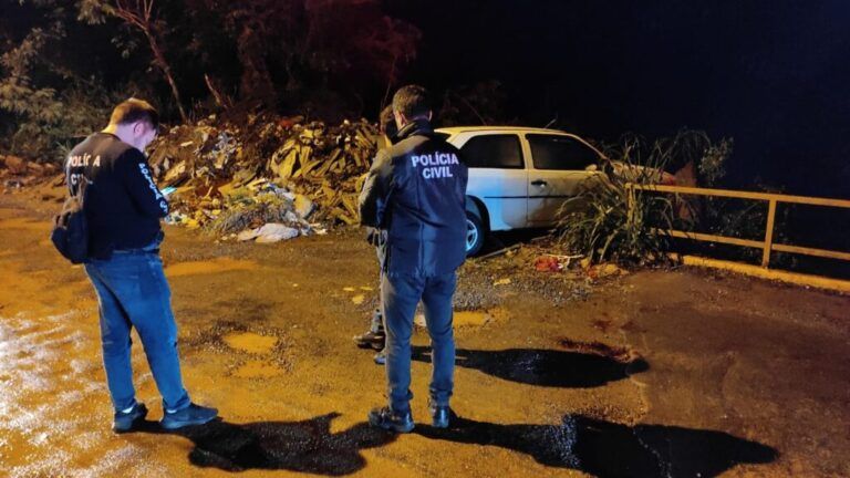Identificada mulher que é dona do veículo onde estavam homens mortos a pauladas em Canoas