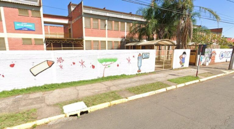 Alunos são flagrados com armas de brinquedo dentro de escola em Canoas