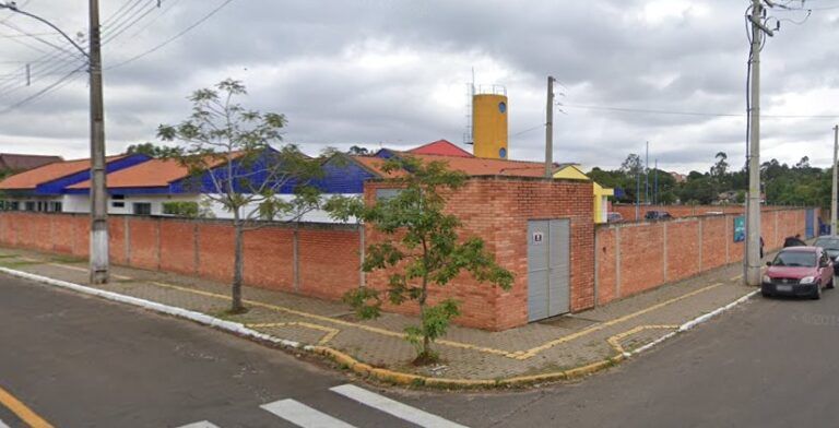 Esposa de traficante é presa vendendo crack perto de escola em Canoas