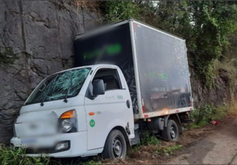Ciclista morre após ser atropelado por caminhão