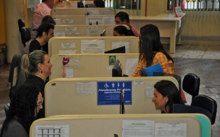 OPORTUNIDADE | Canoas tem 264 vagas de emprego abertas com salários de até R$ 2,8 mil