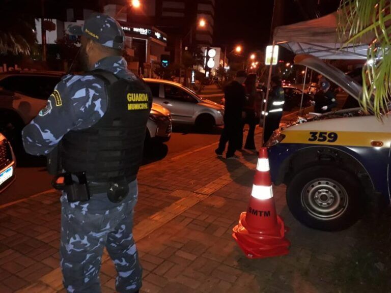 BLITZ EM CANOAS |  Operação Balada Segura pega 26 motoristas dirigindo bebados na cidade