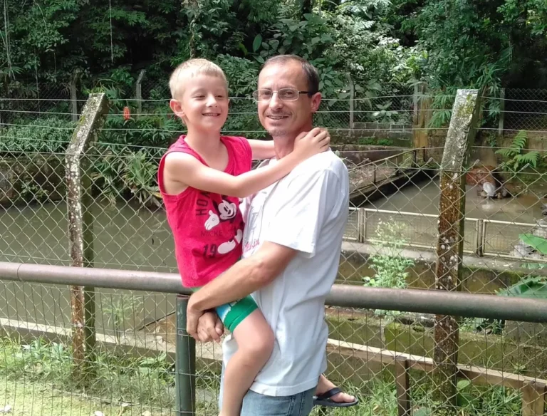 Pai mata filho de 8 anos com tiros na cabeça e se suicida em seguida