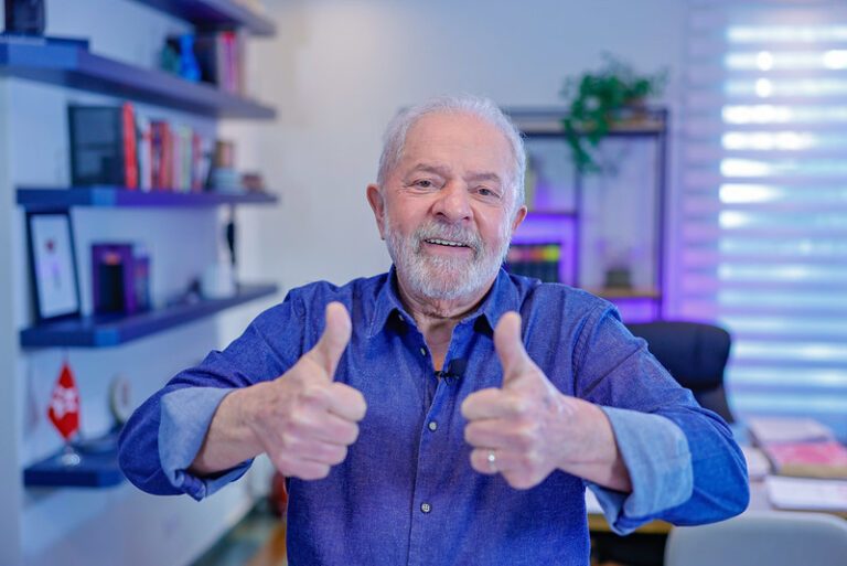 Ex-presidente Lula está com Covid-19