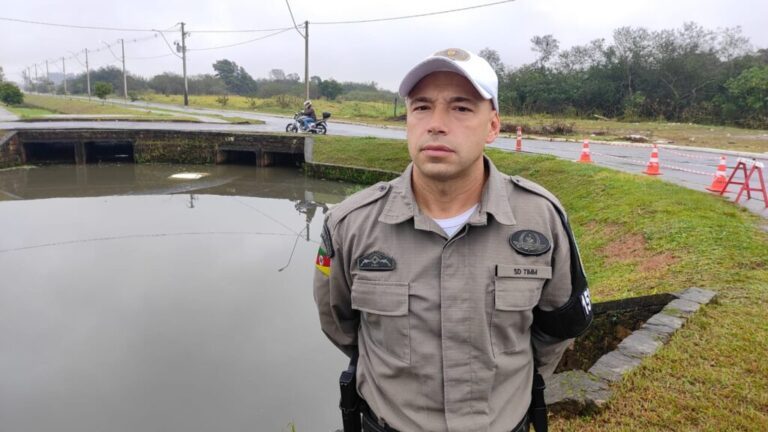 Conheça o policial que evitou a morte de idoso de 86 anos em valão de Canoas