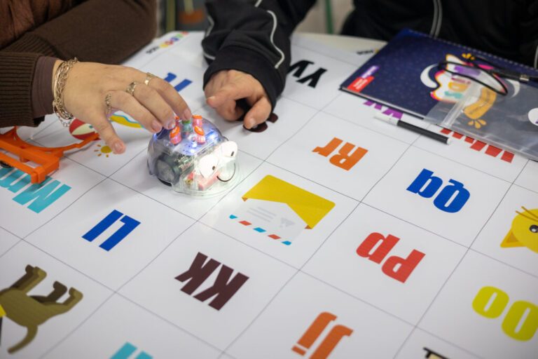 Prefeitura de Canoas entrega kits de robótica infantil para escolas de Ensino Fundamental