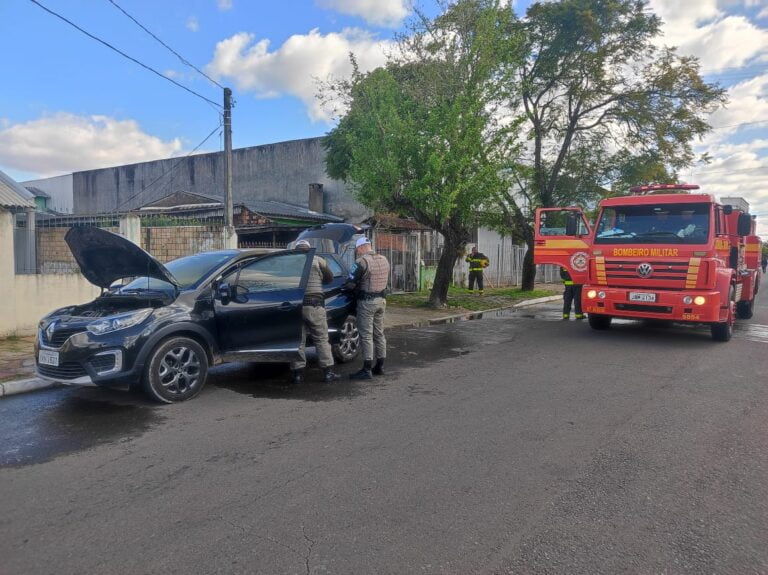 Incêndio em veículo mobiliza bombeiros de Canoas