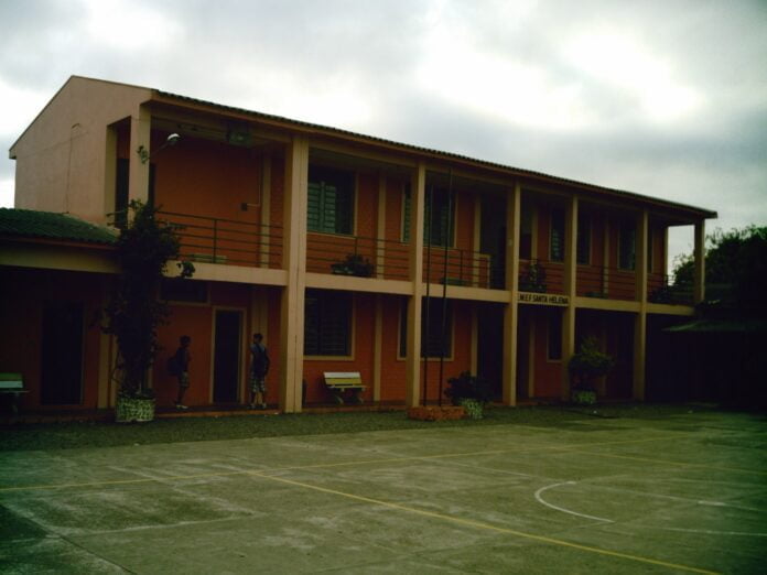 Adolescente faz plano para matar alunos e professores