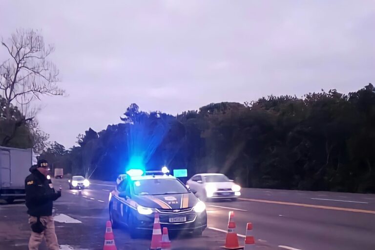 Motorista morre após ser atropelado por caminhão de Canoas na BR-386