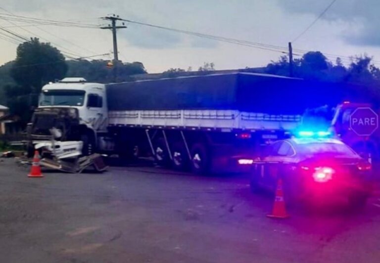 NA BR-386 | Homem morre atropelado pelo próprio caminhão