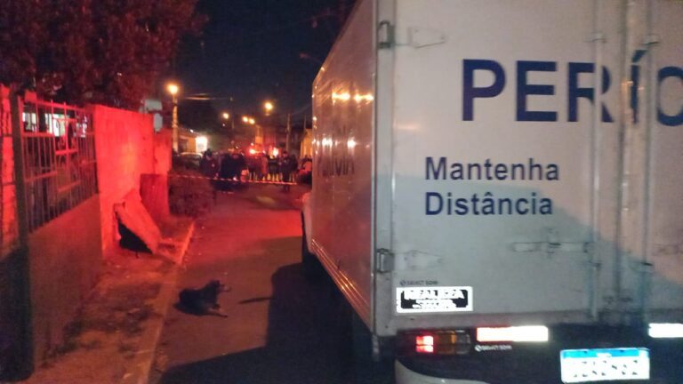 Homem é morto a tiros lavando carros na frente de casa em Canoas