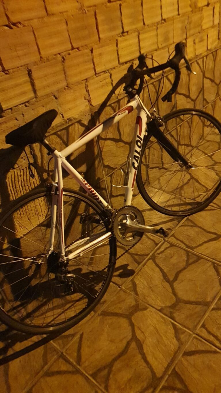 Trio assalta pedestre e tenta vender bicicleta roubada na internet em Canoas