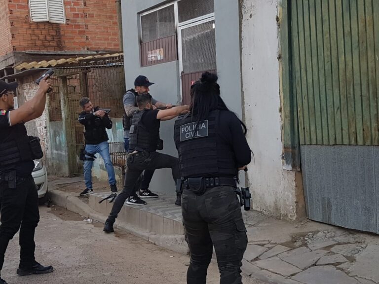 Polícia Civil faz operação para ‘caçar’ líder de facção em Canoas