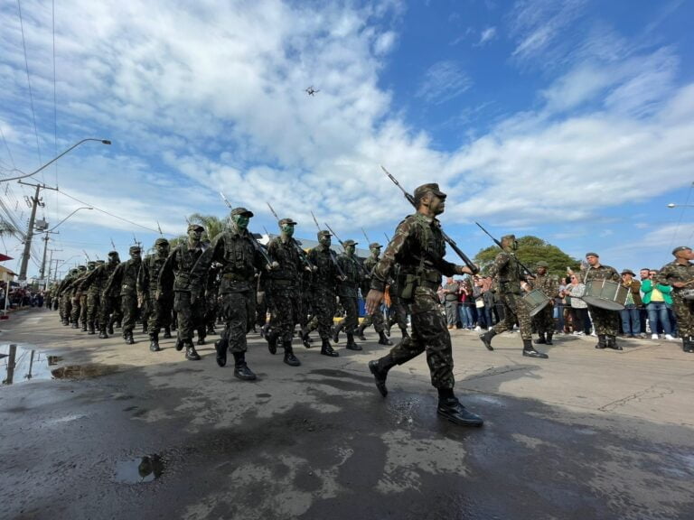 Mais de 10 mil pessoas acompanham o desfile em homenagem ao 7 de setembro em Nova Santa Rita