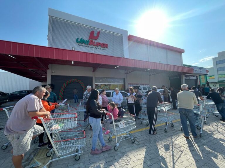 Com dezenas de ofertas e leite a menos de R$ 4, rede de supermercados inaugura nova loja em Canoas