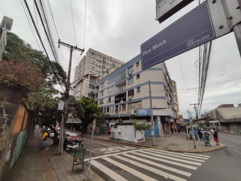 Polícia caça motorista que tentou matar jovem no Centro de Canoas