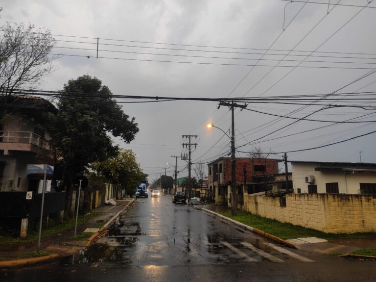 Tem alerta de temporal para as próximas horas com ventos de até 80km/h em Canoas e região