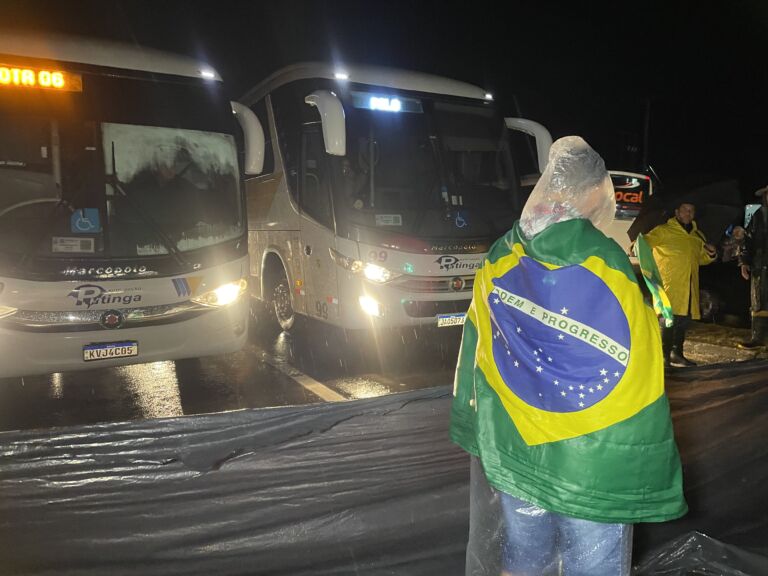 Alexandre de Moraes ordena liberação das estradas e ameaça prender diretor da PRF