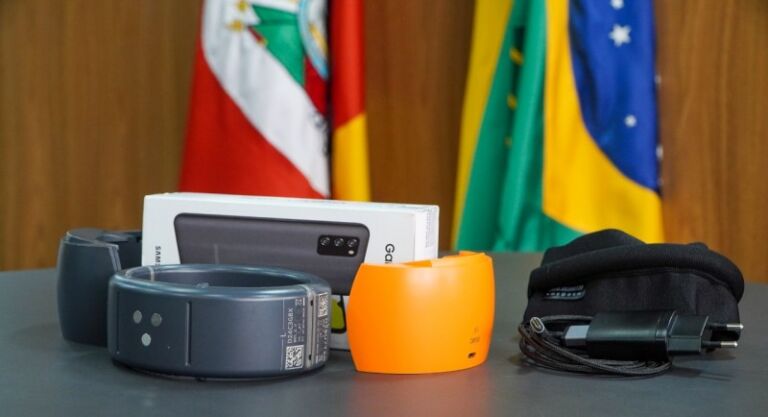 Quem bater em mulher vai ganhar tornozeleira eletrônica em Canoas