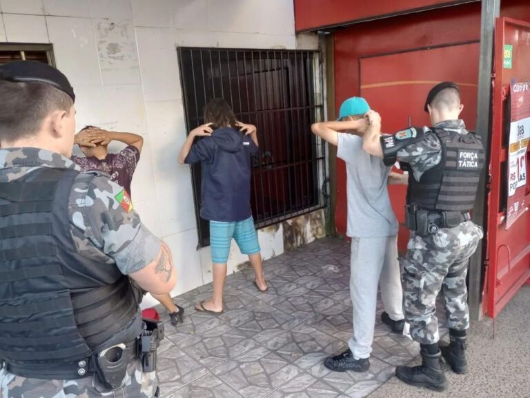 Brigada Militar faz operação para prender ladrões, matadores e traficantes em Canoas