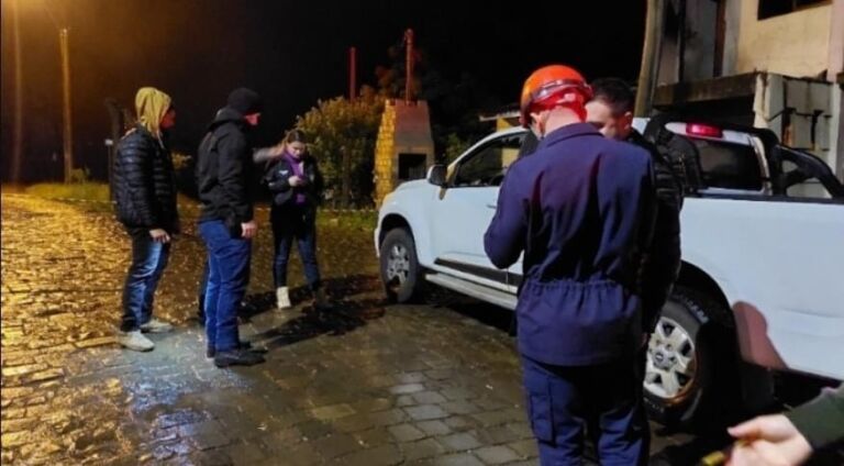 Jovem é morta a tiros na frente da casa da amiga