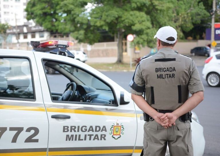 Pai joga bebê de 5 meses pela janela