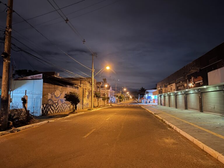 Armados, criminosos ameaçam motorista e roubam carro em Canoas