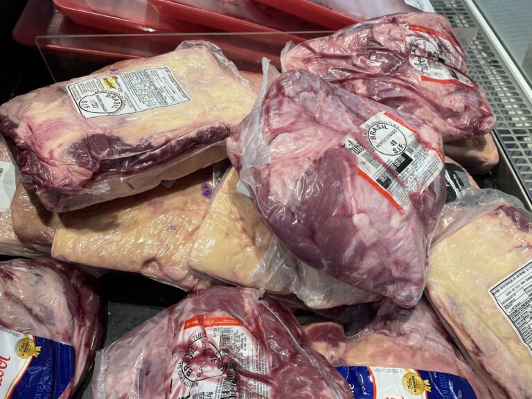 Hipermercado de Canoas tem carne, frango, kit lasanha e até iogurte em oferta 