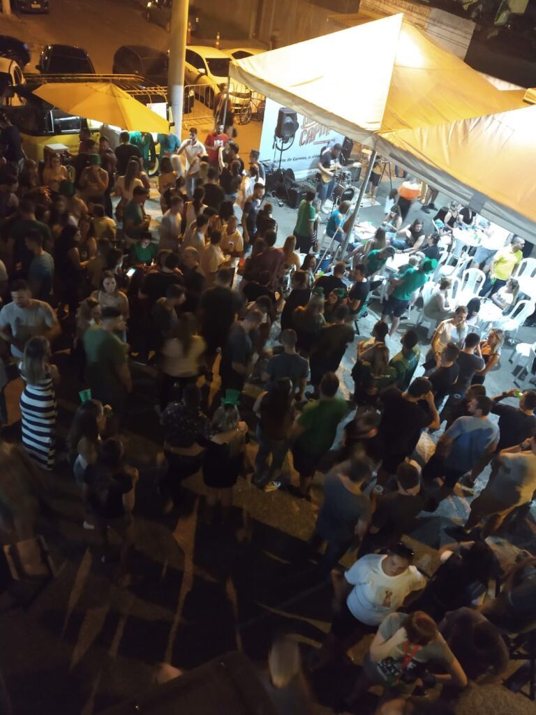 Tem Oktoberfest com comida típica, música ao vivo e 11 tipos de chopp no sábado em Canoas