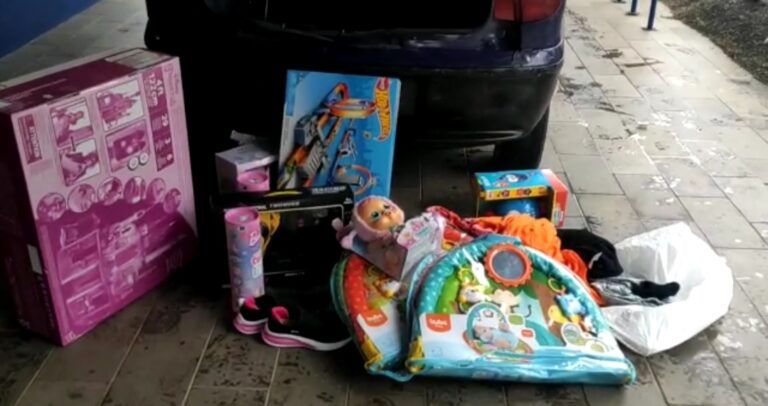 Duas mulheres são presas com R$ 7 mil em brinquedos e roupas furtados