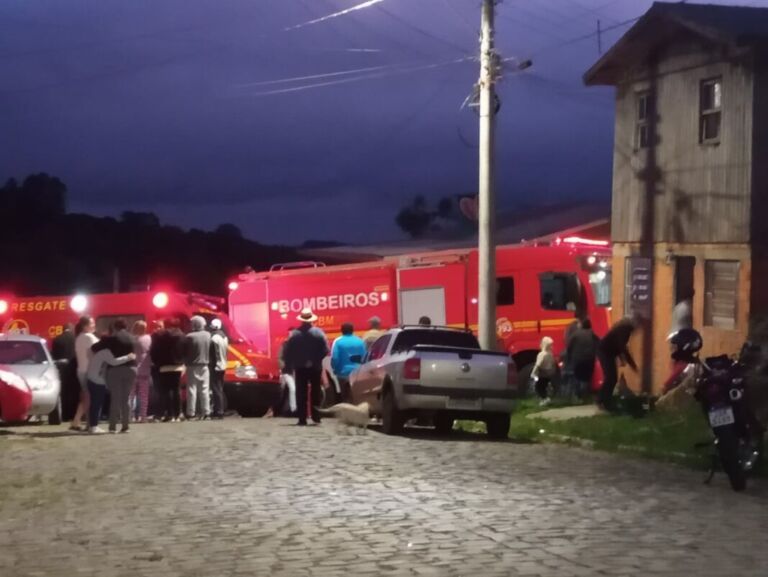 Homem é esfaqueado até a morte durante briga