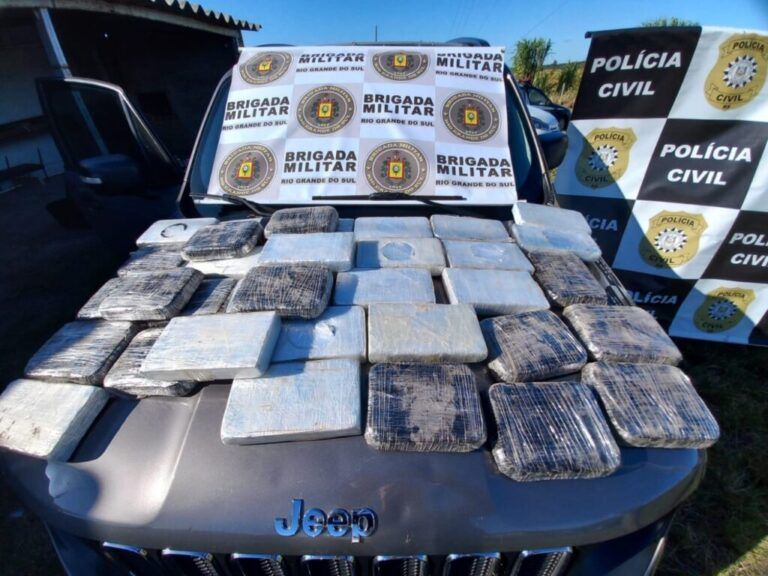 Mãe e filha são presas com mais de R$ 5 milhões em drogas