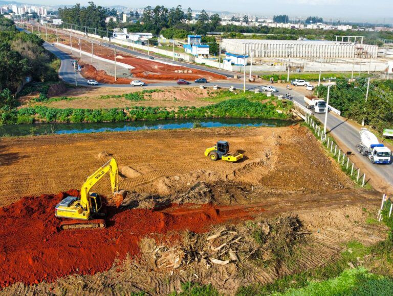 CANOAS | Nova ponte sobre o Arroio Araçá está saindo do papel: obras deixam o trânsito lento no local