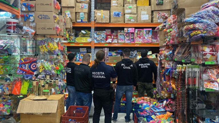 Polícia fecha loja de brinquedos falsificados em Canoas